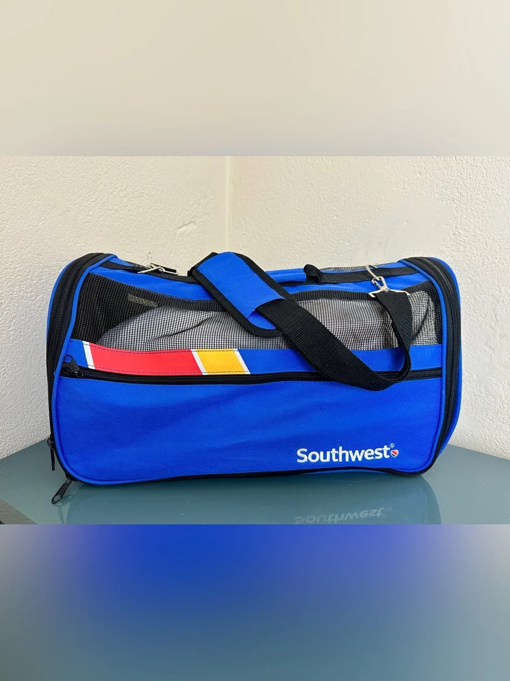 Southwest Official Pet Carrier Mesh Sides Carry On Carrier Bag  17x10x10 Ex Cond